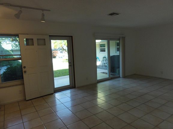 3rd image of 306 NE 5th Ct APT 6