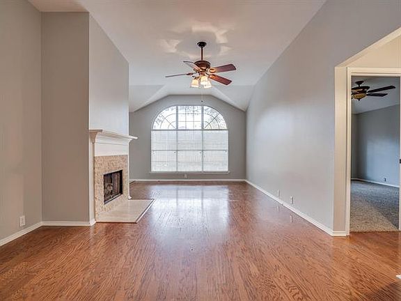 5th image of 1924 Barrens Cir