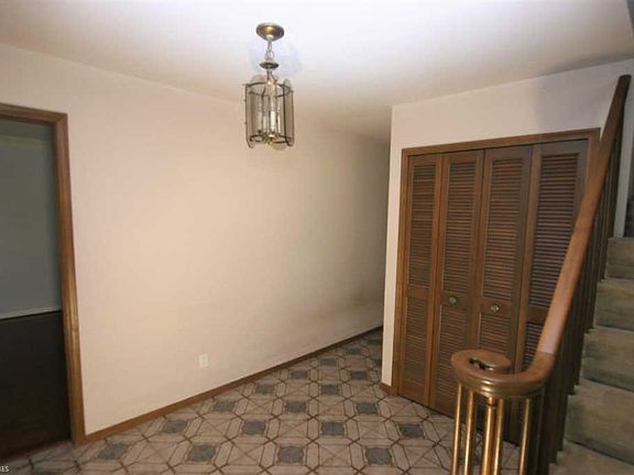 5th image of 53780 Woodbridge Dr
