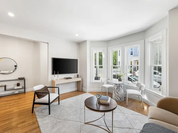 14 Harbor View St #1, Dorchester, MA 02125