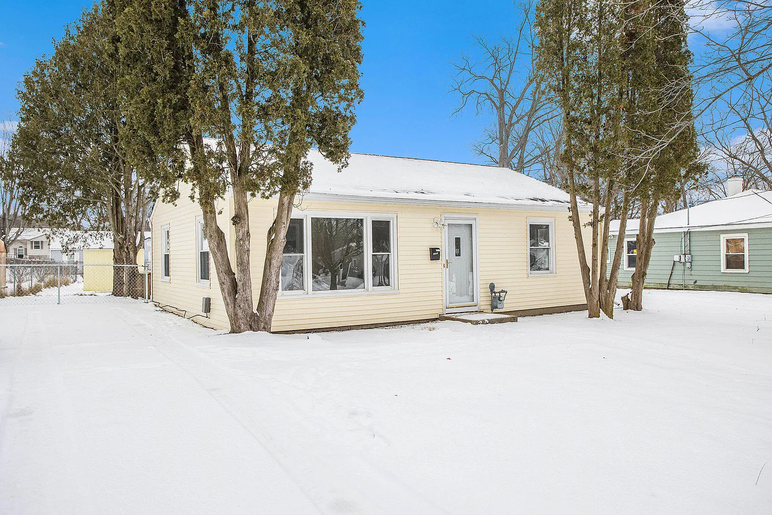1020 Hall St photo 1