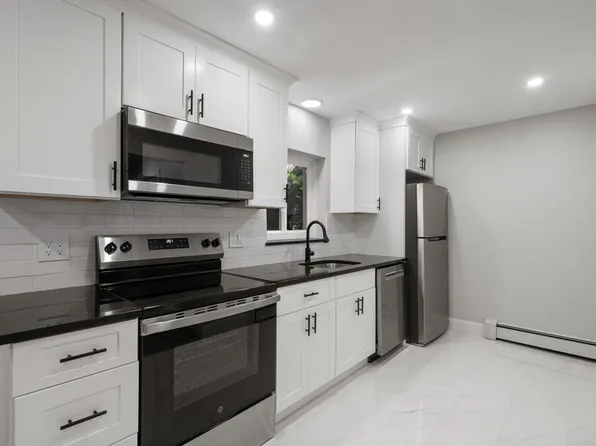 89 Walnut St APT 2, Newton, MA 02460