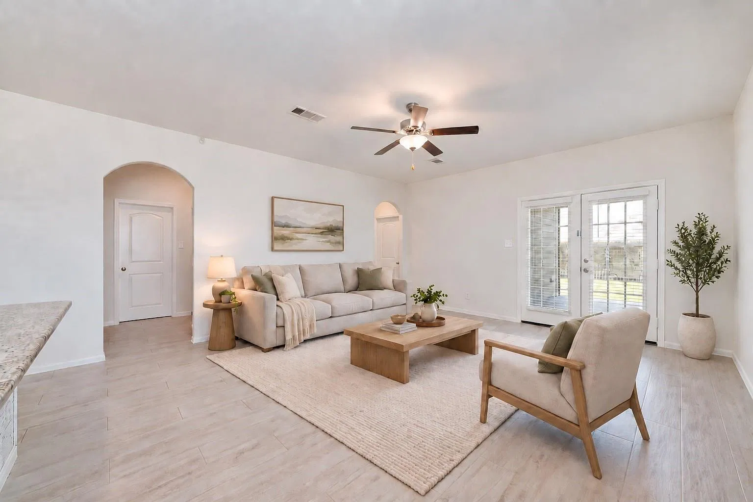 3 bed, 2.0 bath, 1621 sqft, $2,100 — Photo 2