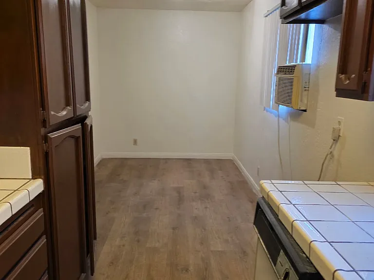 14618 Rayen St #121 — Photo 7