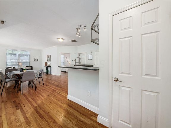 4th image of 38 W Russell St