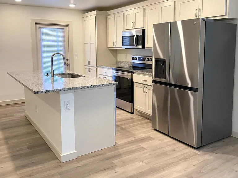 7702 Elm Ave — Photo 3