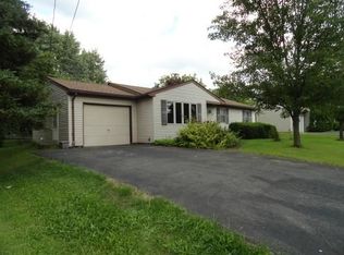 109 Gannett Rd, Farmington, NY 14425