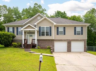 8154 Zoe Dr, Ooltewah, TN 37363