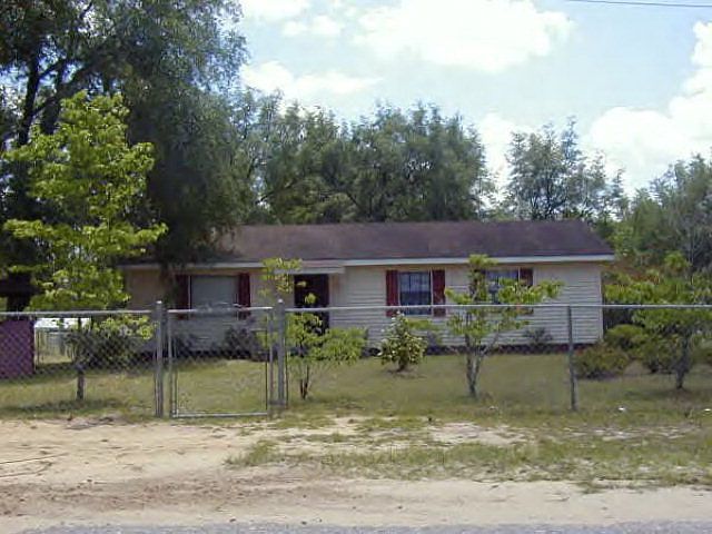 1st image of 118 E Poplar St