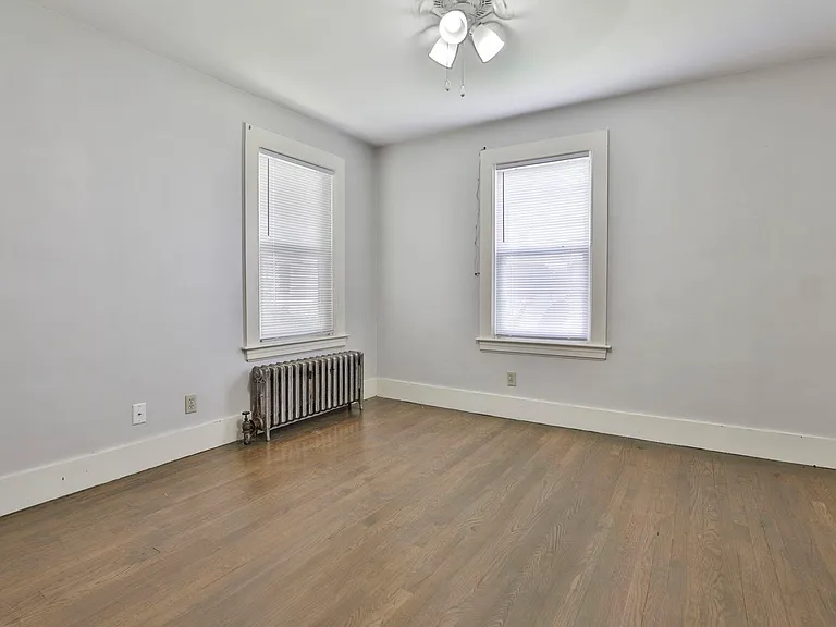 1 Oak St — Photo 18