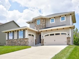 4016 140th St, Urbandale, IA 50323