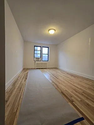 Sold by R New York | media 9
