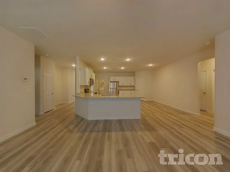 1004 Claas Way — Photo 5