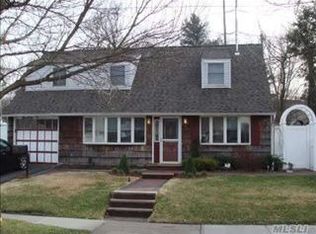 19 Arizona Ave, Syosset, NY 11791