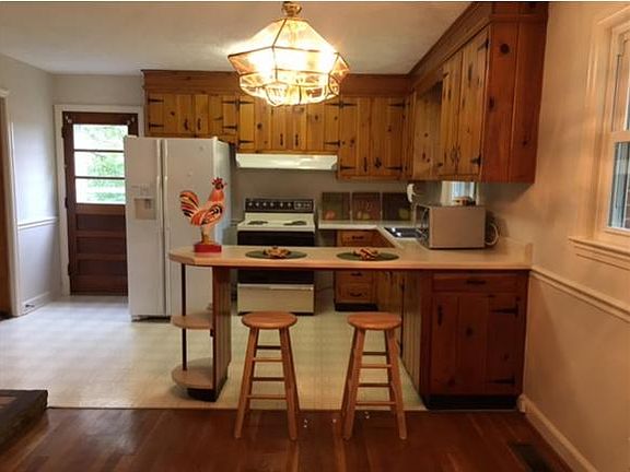 3rd image of 308 Belmont Dr