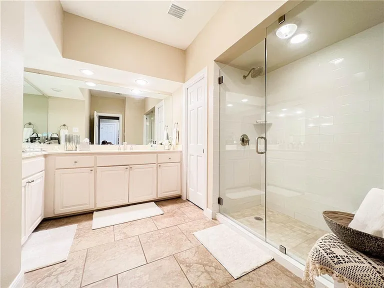 1911 Clubhouse Hill Dr #20 — Photo 15