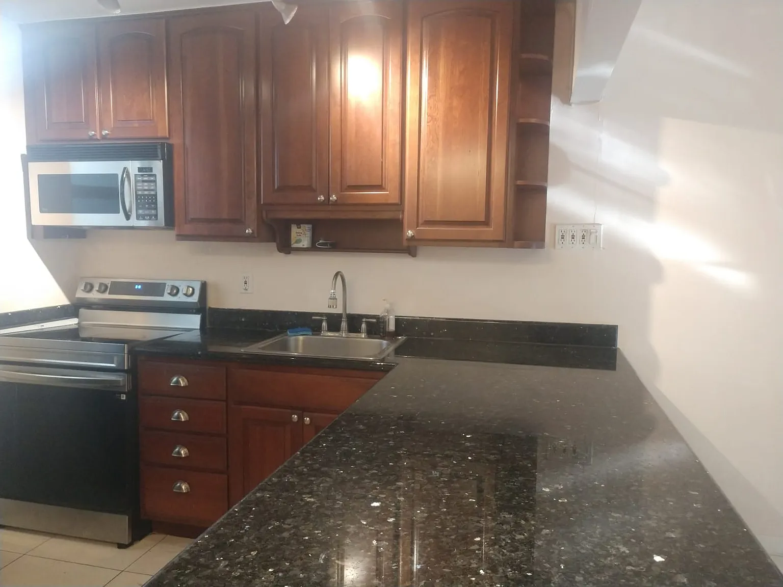 1 bed, 689 sqft, $2,000 — Photo 3