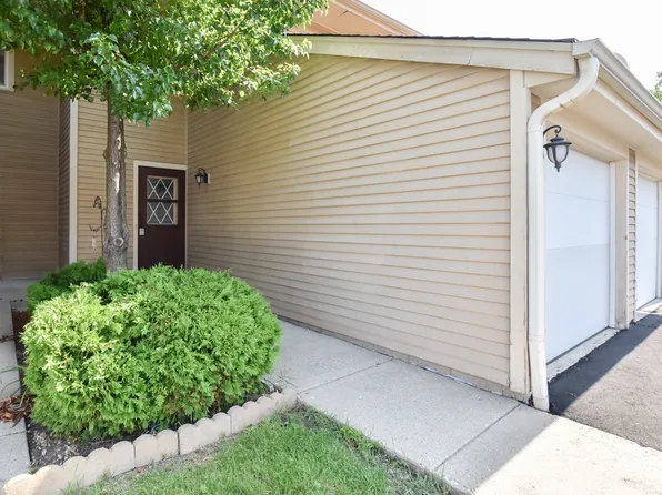 4646 S Woodland Dr #4646, Greenfield, WI 53220