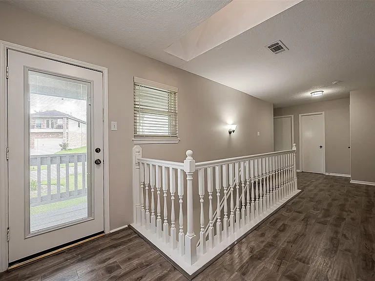 131 Cove Cir — Photo 32