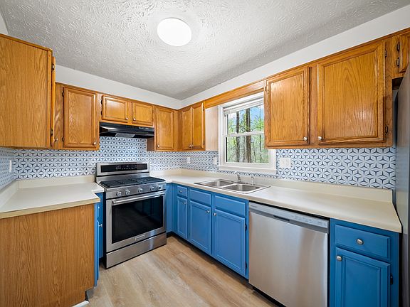 5th image of 25 Flat Rock Rd