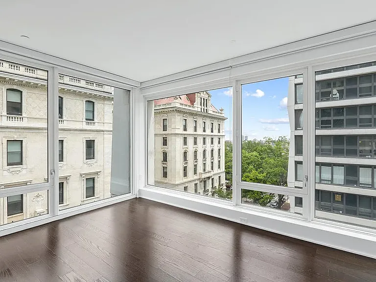 400 W 113th St #714 — Photo 10
