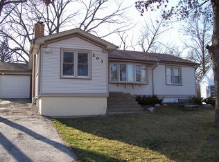 203 Hawthorne Rd, Lake In The Hills, IL 60156