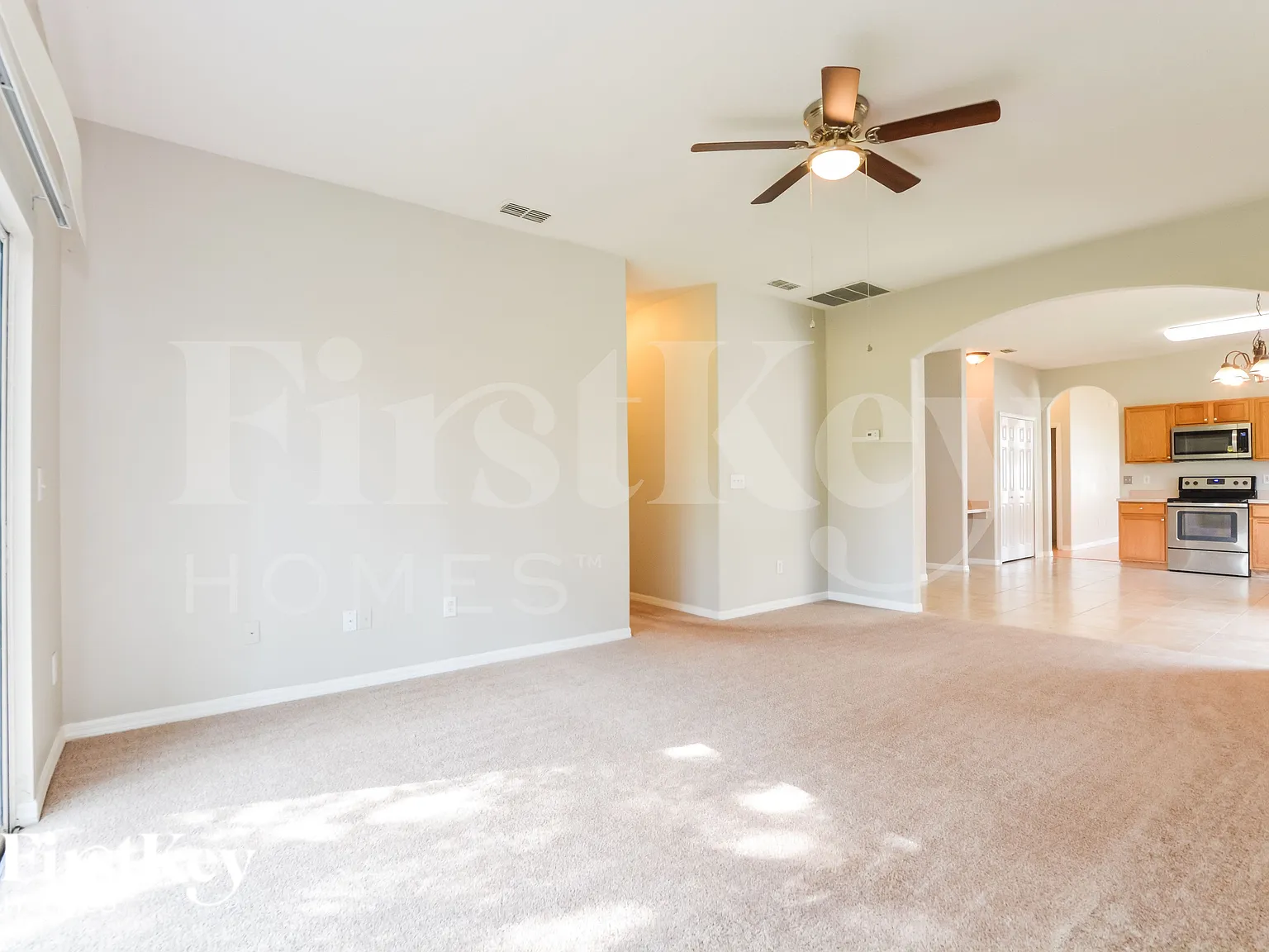 4 bed, 2.0 bath, 1960 sqft, $2,760 — Photo 4