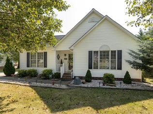 910 Hillcrest Ave, Graham, NC 27253