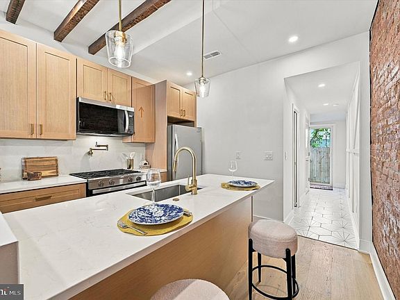 2nd image of 2204 Ritter St