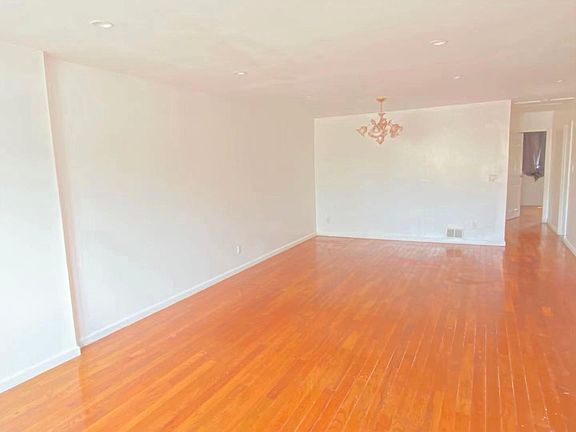 3rd image of 8 Zeck Ct Floor 2