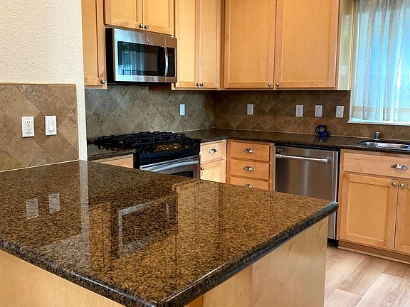 5th image of 106 Creekside Village Dr