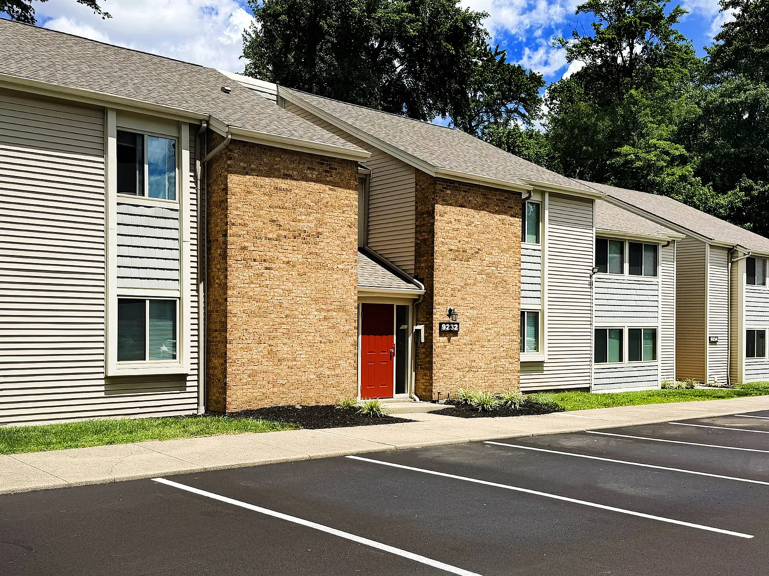 Hunter's Creek Apartments — Photo 2