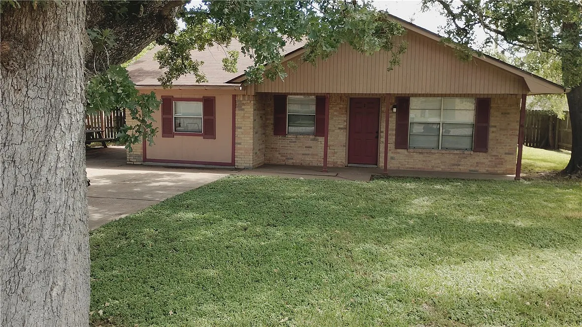 4 bed, 1284 sqft, $1,550 — Photo 3