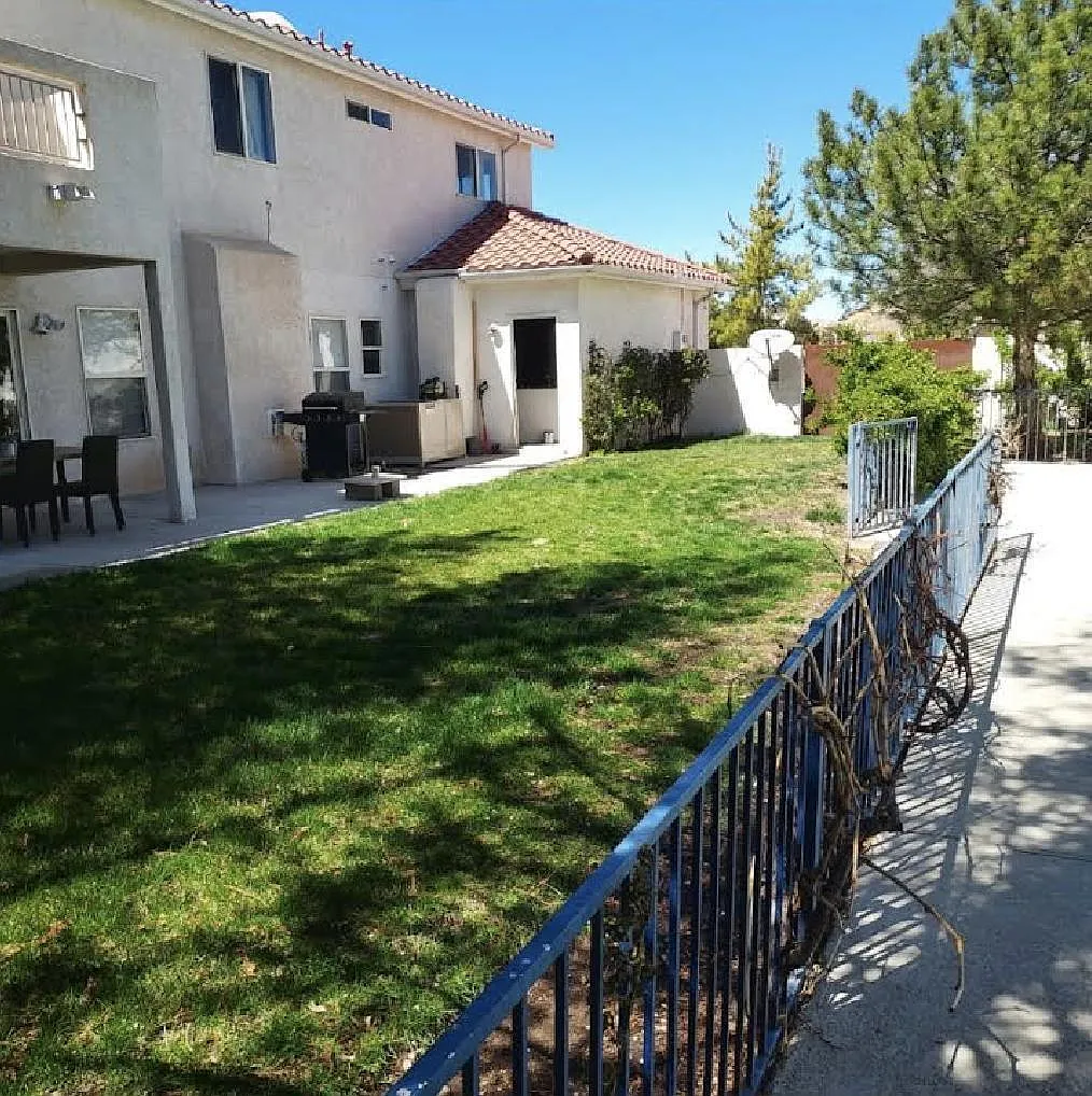 4 bed, 3.0 bath, 2500 sqft, $4,500 — Photo 1
