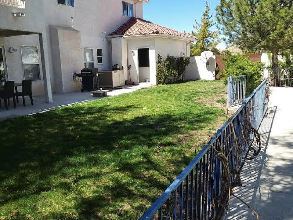 8808 Vallejo Pl NE