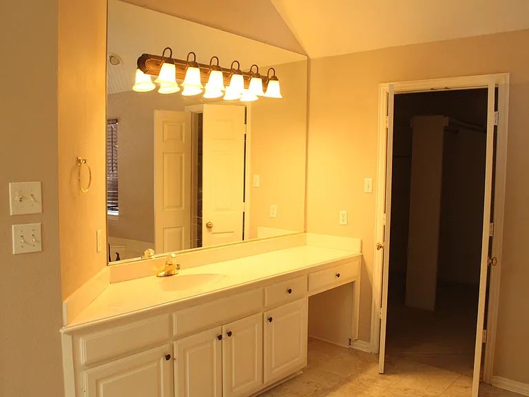 8605 Berwick Dr — Photo 7