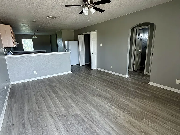 2907 Cantabrian Dr #D — Photo 2