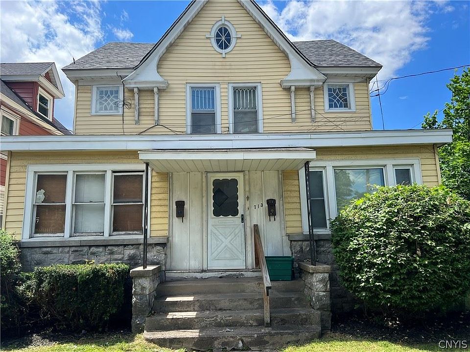 1st image of 713 Oak St