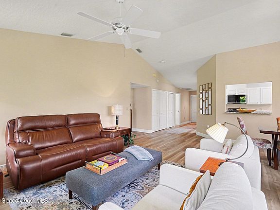 5th image of 873 Ridge Lake Dr