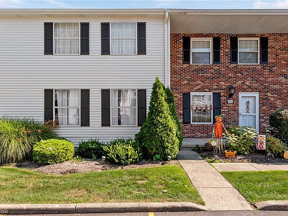 2nd image of 1445 Munroe Falls Ave #7