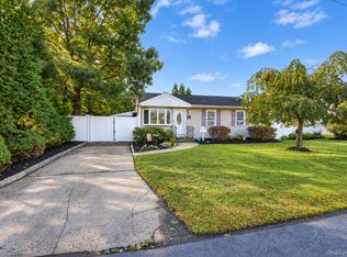 1331 3rd St, West Babylon, NY 11704