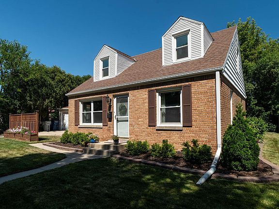 2nd image of 9420 W Saint Paul AVENUE