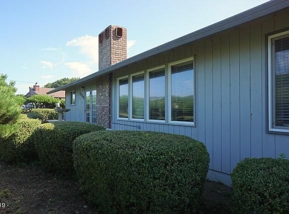 3rd image of 340 El Pino Ave