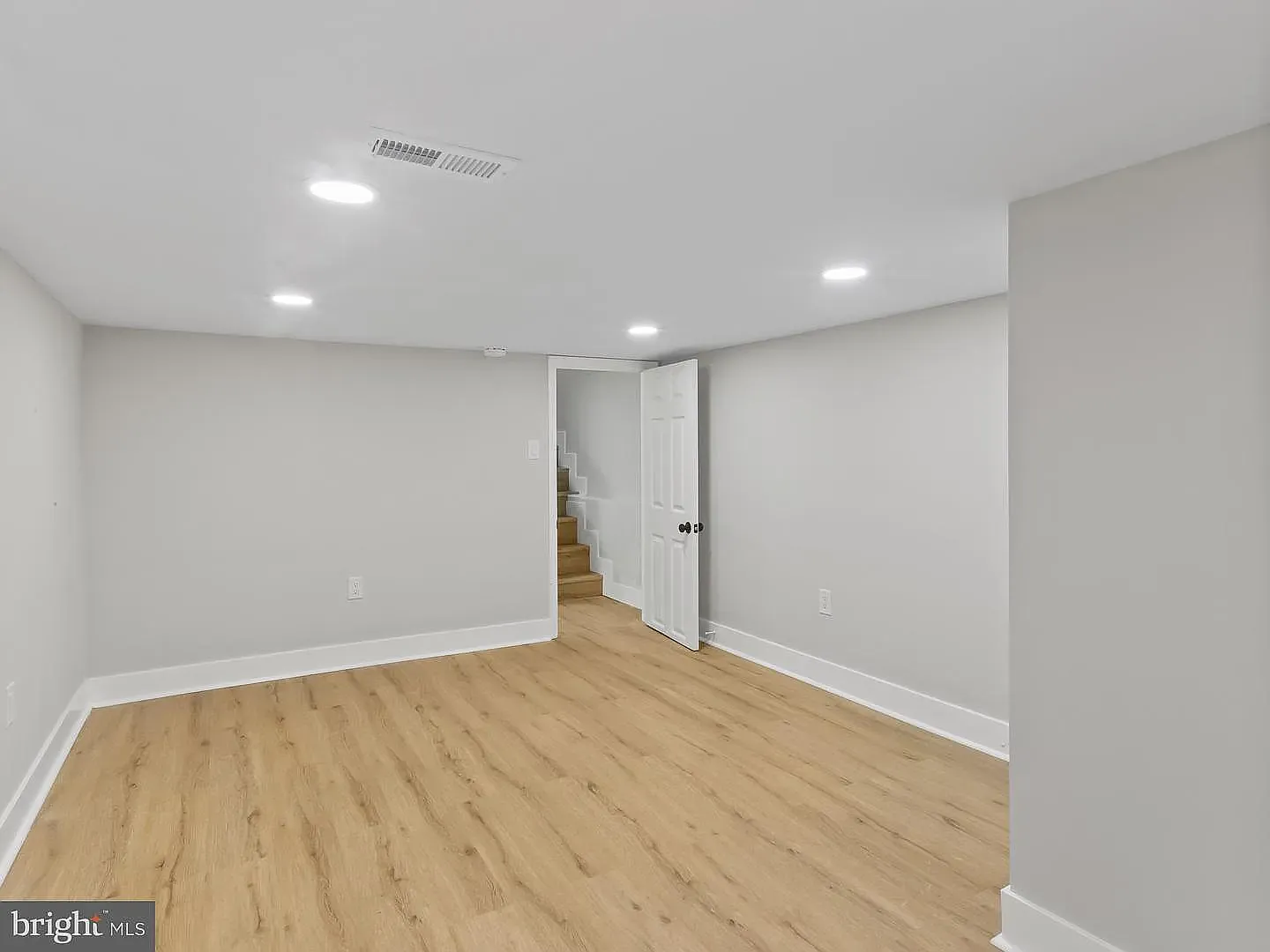 3 bed, 1974 sqft, $1,100 — Photo 3