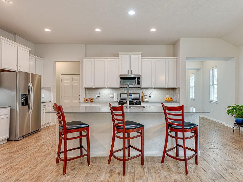 1st image of 1009 Goldilocks Ln