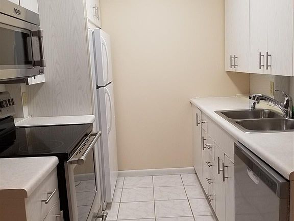 5th image of 4090 Cornwall #4090