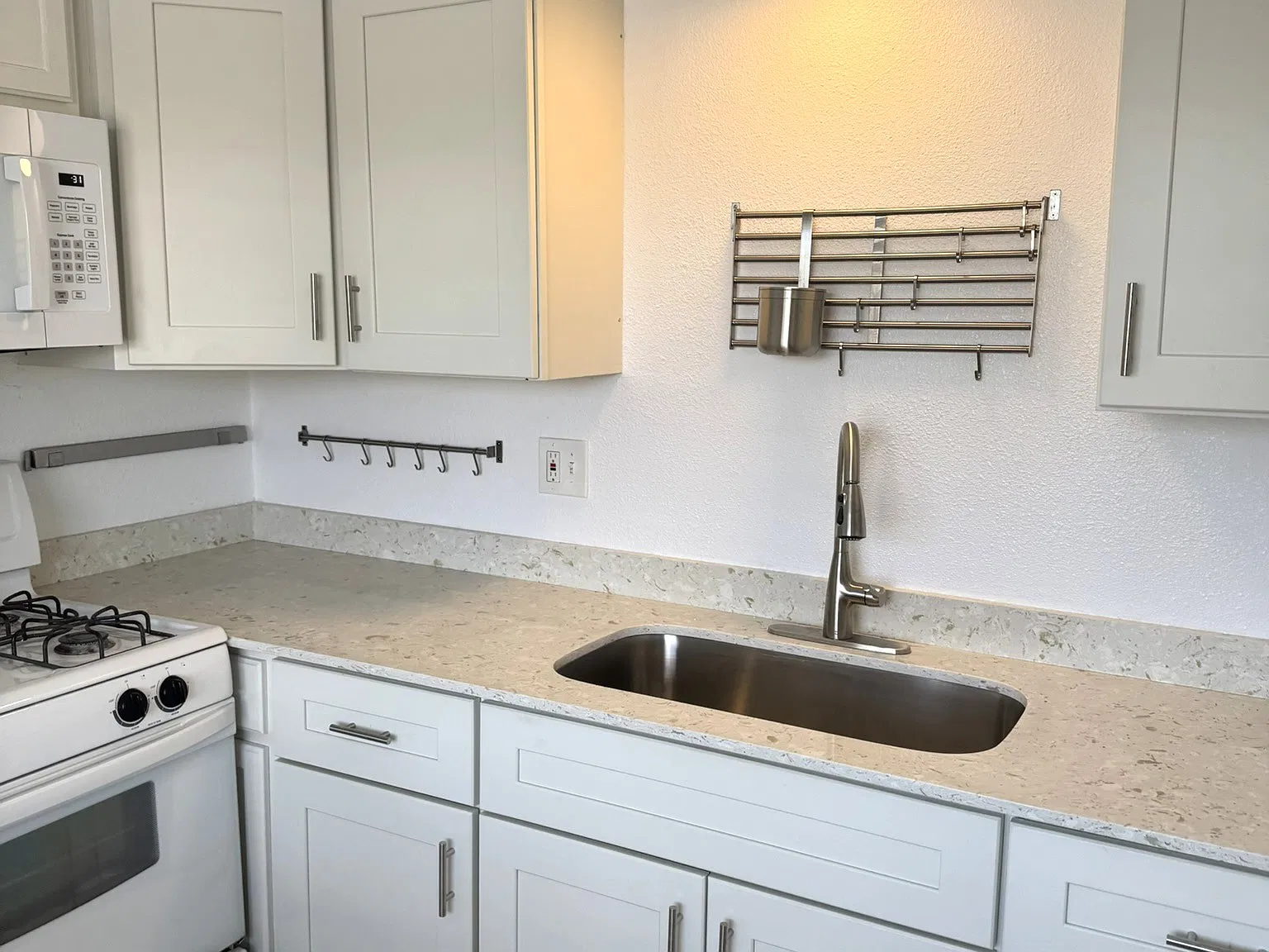 3213 Alta Monte Ave NE - 3 — Photo 2