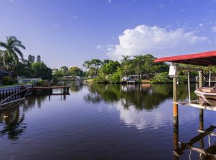1525 Carson Cir NE, Saint Petersburg, FL 33703