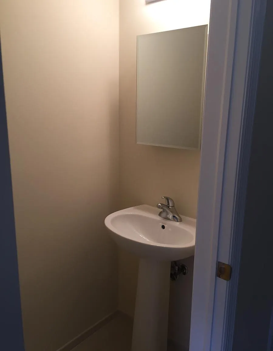 3 bed, 2.5 bath, 2300 sqft, $2,300 — Photo 4