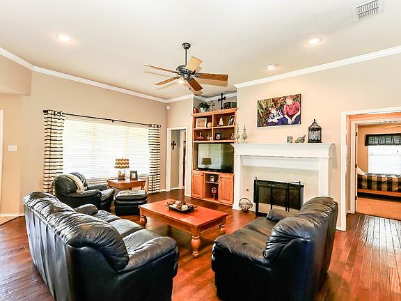 3rd image of 316 Longhorn St